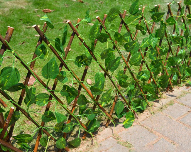 Natural willow trellis with laurel leaf